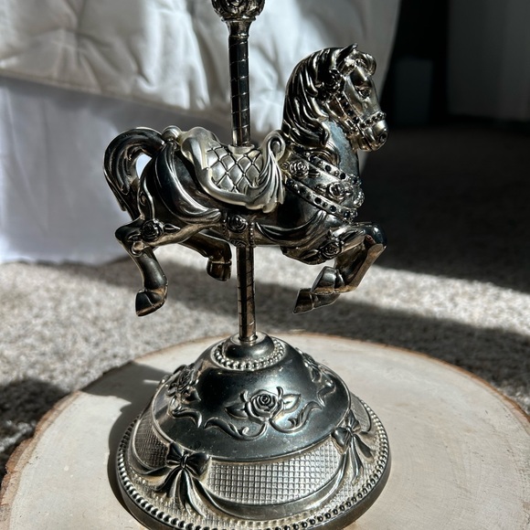 Vintage Wallace Silversmiths Silver Carousel Horse musical box - Picture 8 of 11